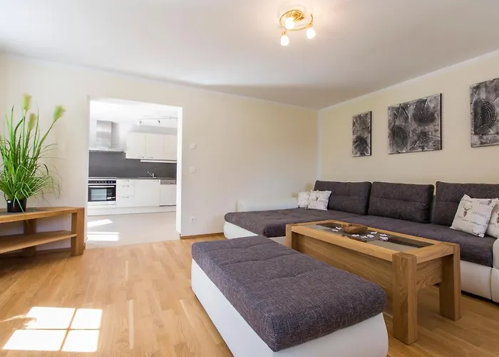 Gut Hinterklaus شقة *